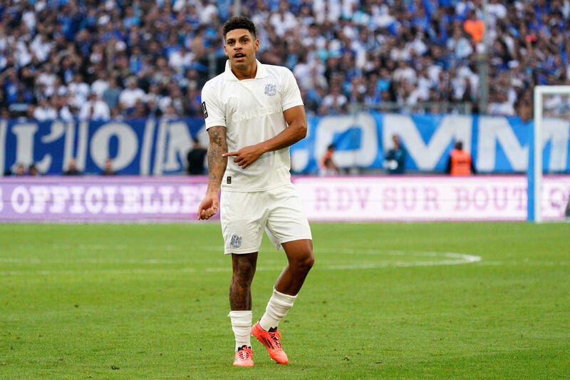  Choquée par l'ambiance, cette star n'a rien vu du match