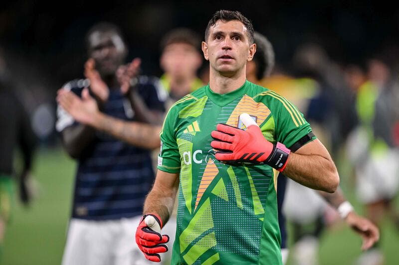 Un club de Ligue 1 fait le bonheur d'Emiliano Martinez